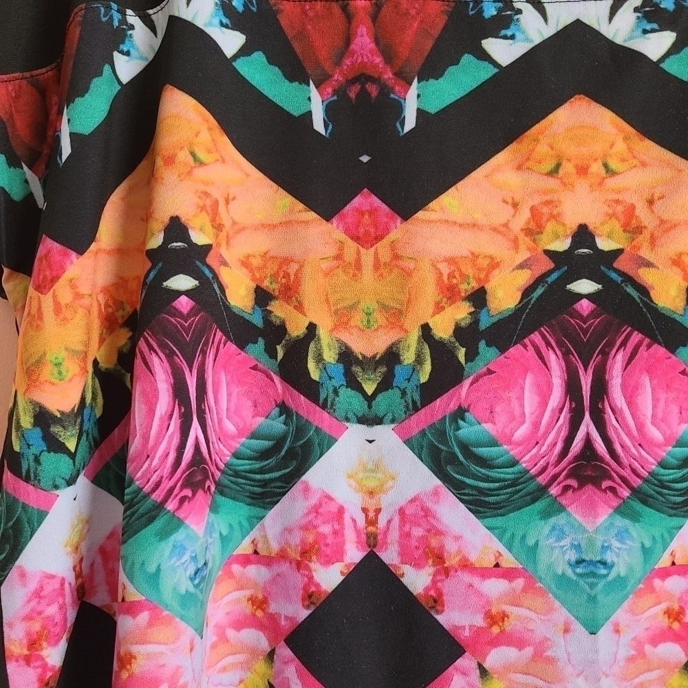 Michel Studio Black & Multicolor Abstract Print Blouse โ Size 2X - Picture 3 of 5